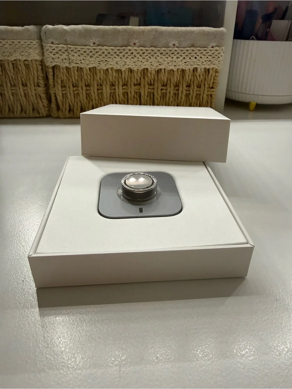 Oura Ring Gen 4 - Silver/Gray Smart Health Ring with Charger